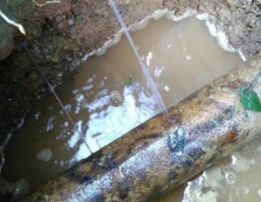 宁安楼顶渗水维修公司分享下地暖漏水的原因及检测方法。